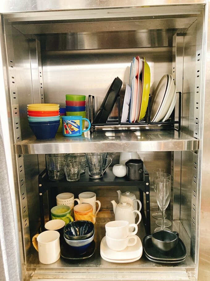 業務用食器棚の下部分