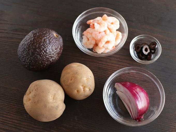 アボカドやエビなど材料