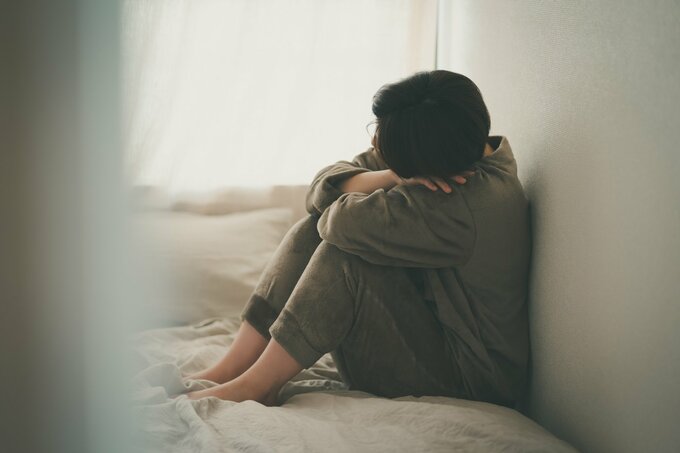 気分が落ち込む…（※写真はイメージです）