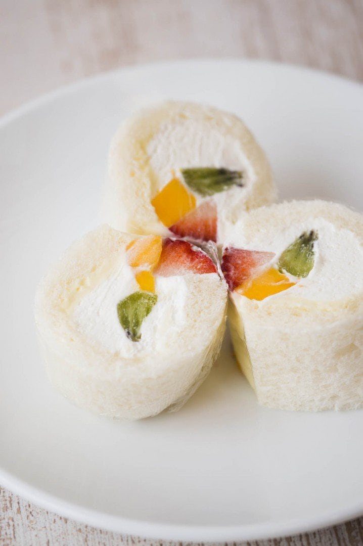 人気店が教える美しいフルーツロールサンドのつくり方 ラップを使えば超簡単 Esseonline エッセ オンライン 人気店が教える美しいフルーツロールサンドのつくり方 ラップを使えば超簡単 Esseonline エッセ オンライン