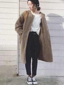 トレンドの「ノーカラー」のコートやジャケットをもっとおしゃれに着こなす方法