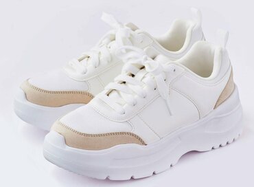 大人のスニーカー選び。今年っぽくてスタイルよく見えるのは断然これ