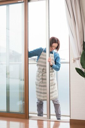 網戸やサッシのガタつき、年末までに自分で修理！