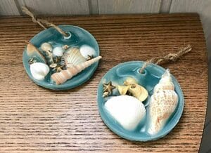 リボンの代わりに麻ひもを通すのもまたおしゃれ。