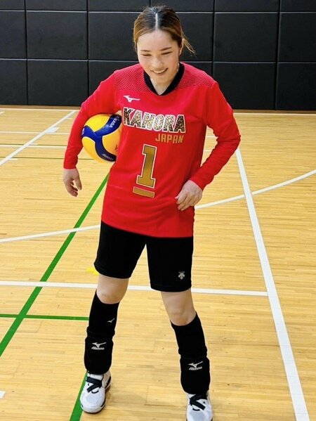 芸能界バレーチーム「KANORA JAPAN」ユニフォームが豹柄バブリーに完成！