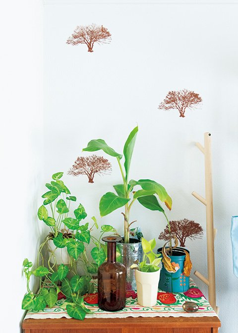 木のアイコンは、シールではなく、型をつくってスプレーで吹き付けたペイント