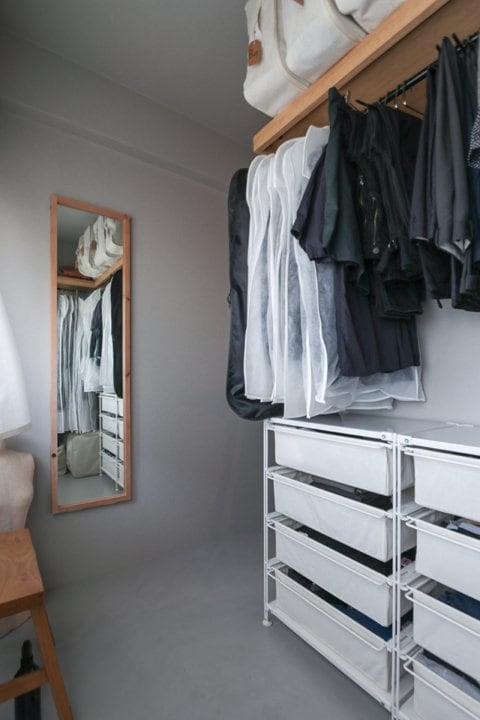 寝室内に設けたウォークインクローゼット