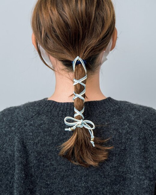 スリムコードヘアフックでポニーテール