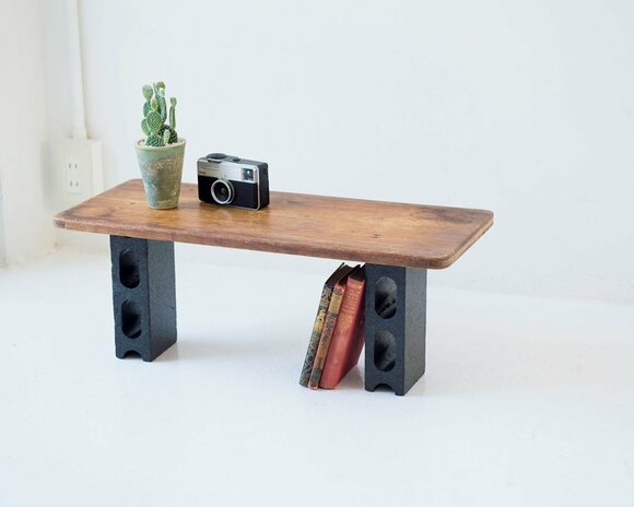 発泡スチロールの黒ブロックで男前なオープン棚が完成