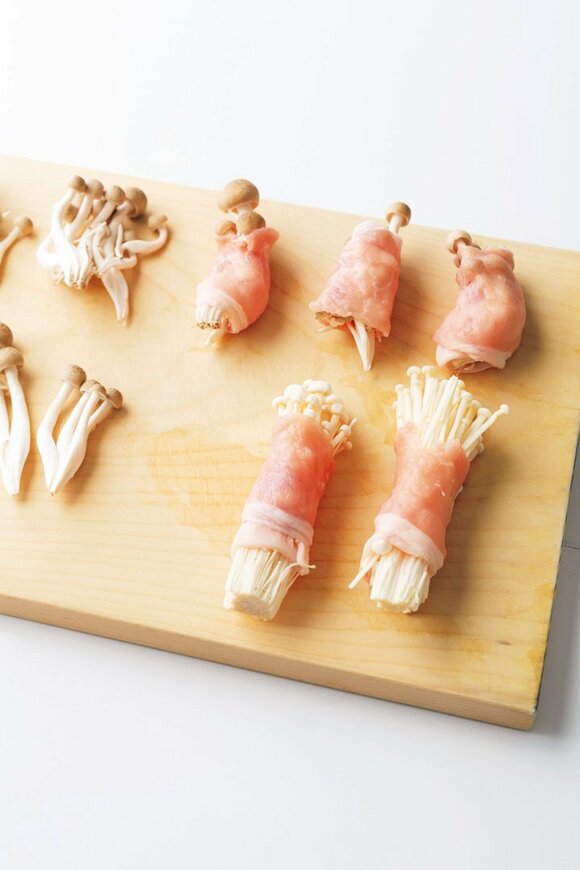 エノキしめじを豚肉でまく