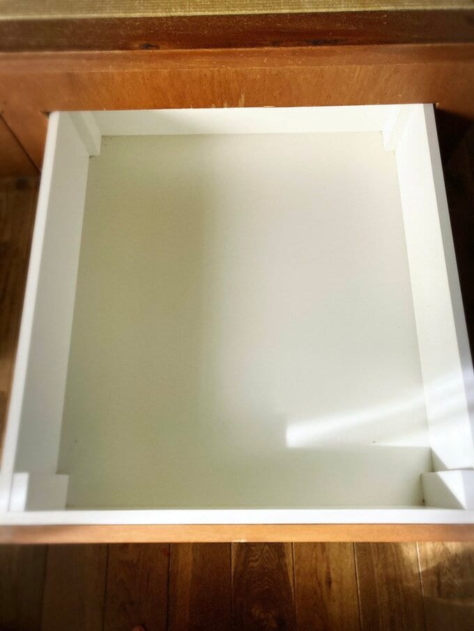 小上がり下の引き出しタイプの収納