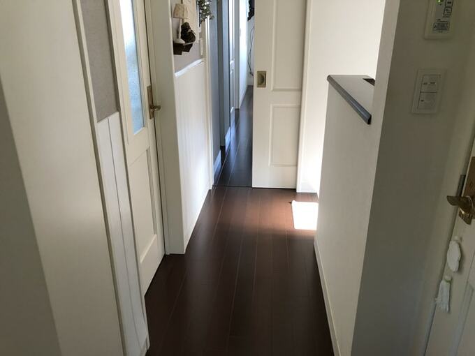 唯一、2階に上がったところにある廊下