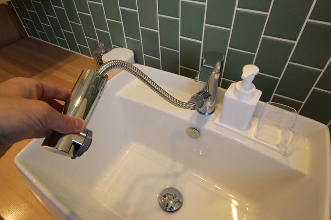 水栓はシャワー引出タイプ