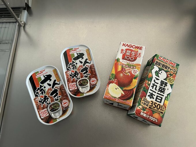 缶詰と野菜ジュース