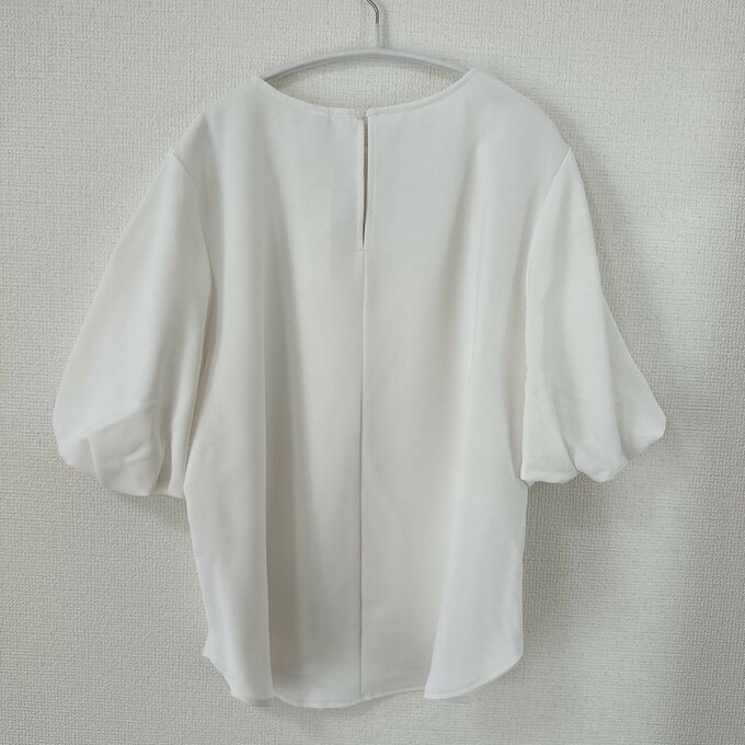 白ブラウス