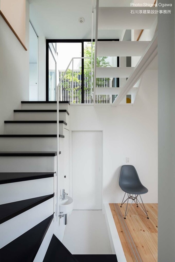 中庭の半層下に寝室