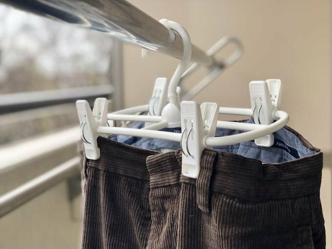 ズボンハンガーにズボン