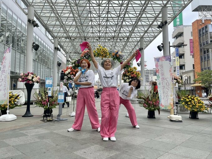 左からHiromiさん(65)、Keikoさん(71)、Michiyoさん(67)