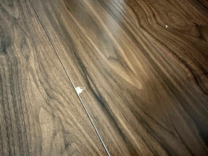 フローリンクが欠けてしまった2階寝室の床