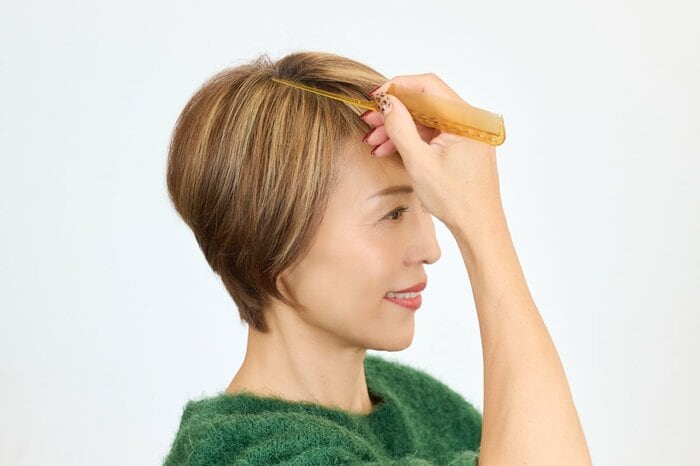たった1分で「若見えヘア」のお直し習慣。エイジング髪をすてきに