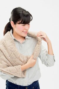 ニットの質感たっぷり!着こなしのアクセントに