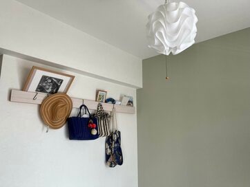 デザイン長押で、家じゅうの壁が便利な収納に。神棚やディスプレイにも