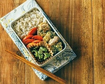 揚げない「のり塩から揚げ風弁当」レシピ。同時調理で3品が一気に完成