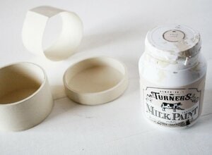 ケにアクリル絵の具(白)をつける