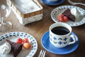 テーブルになじんでカフェっぽい雰囲気に