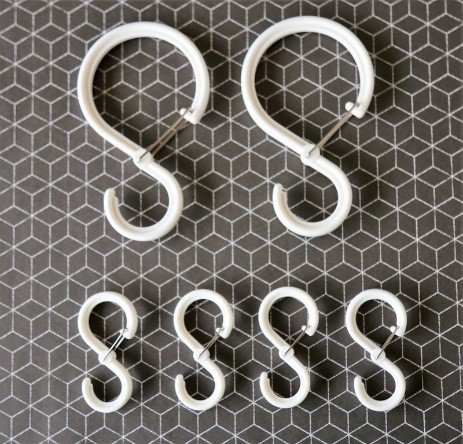 100円ショップから発売されているフック