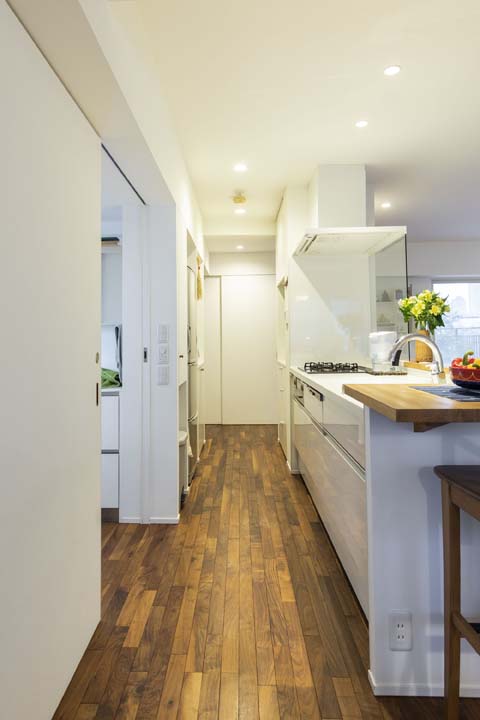 寝室へとつながる広めの廊下