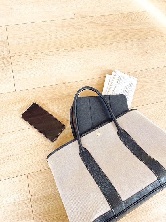 カバンとスマホ