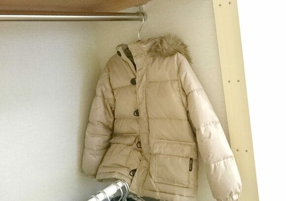 奥行きの半分ではなく、それより少し奥に設置すること