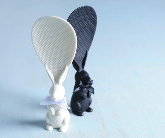 オブジェのようなかわいさの白黒シャモジ