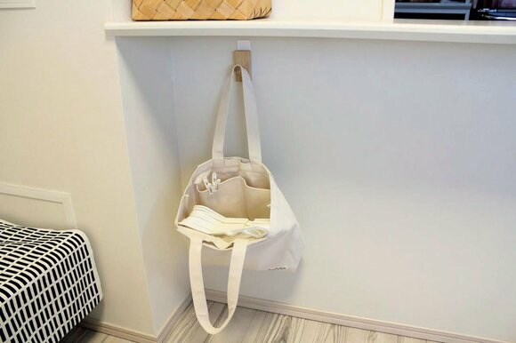 物干しグッズをまとめてキッチンカウンター下に