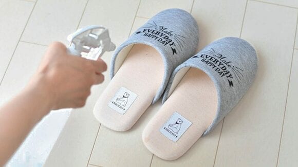 スリッパにスプレー