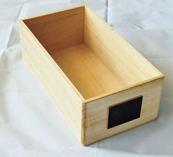 ラベルつき木箱