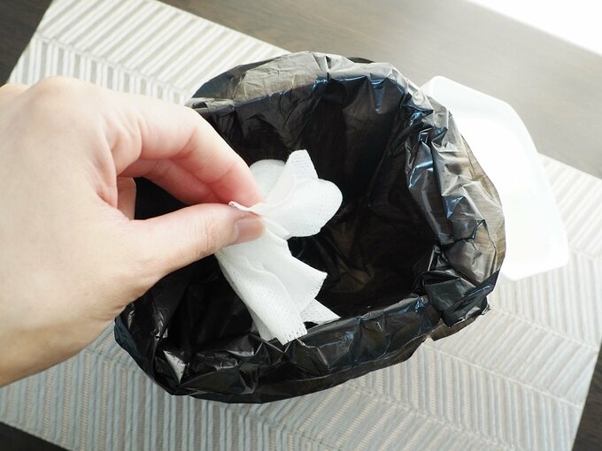 ゴミを捨てる様子