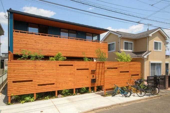 シンプルな四角い形状の建物