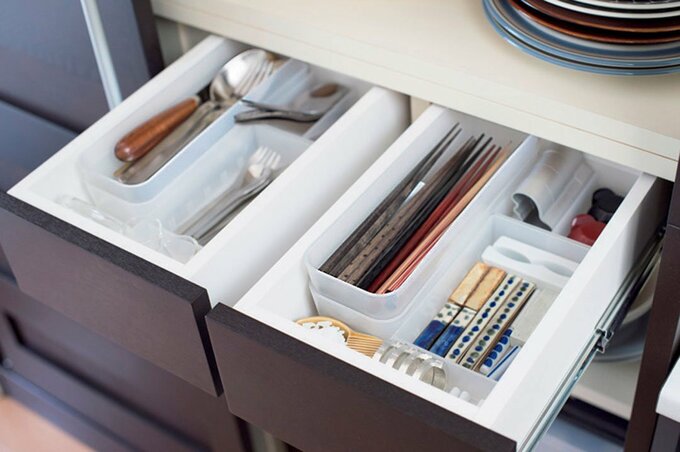 引き出しの中に箸やスプーン