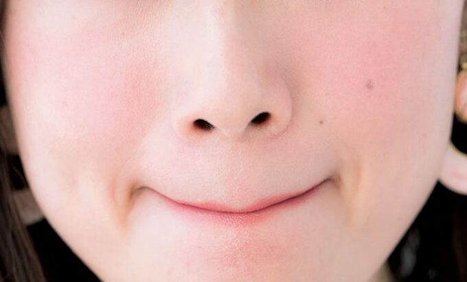 唇すり合わせる