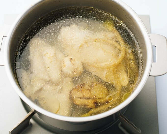 お鍋に鶏肉