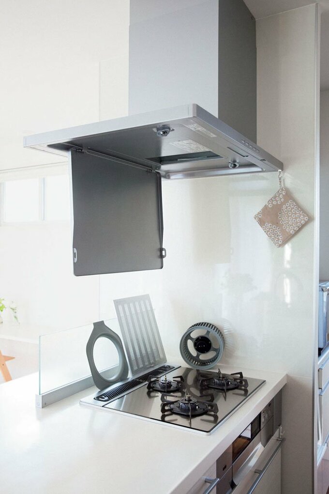 レンジフードは部品を外して洗う