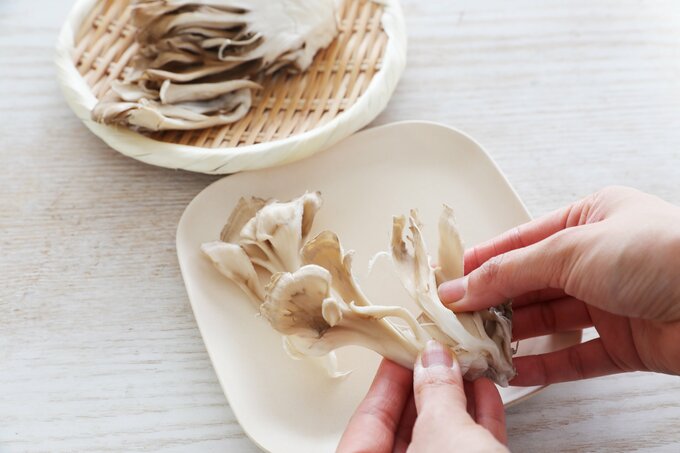 マイタケをほぐす