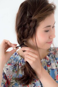 三つ編みの下の方は自然にほどけてOK