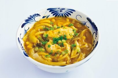 だしの風味が食欲そそる「鶏胸カレーうどん」。材料を合わせて、レンチン4分で完成！