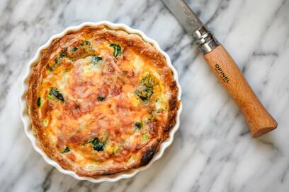 コンビニの肉入り冷凍野菜が便利すぎる！袋麺にキッシュに大活躍