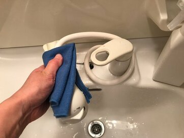 水回り掃除には、スポンジより「マイクロファイバークロス」が断然いい