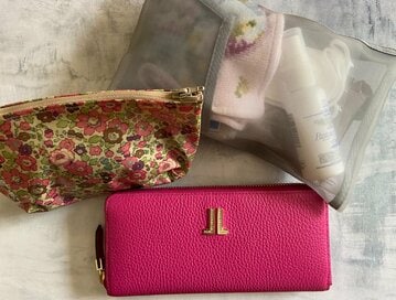 50代で見直した「バッグの中身」と「ポーチの中身」。忘れ物防止にメッシュポーチ