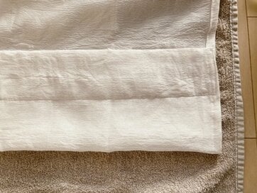 長すぎるカーテンを100円グッズで裾上げ。古いカーテンも見違える